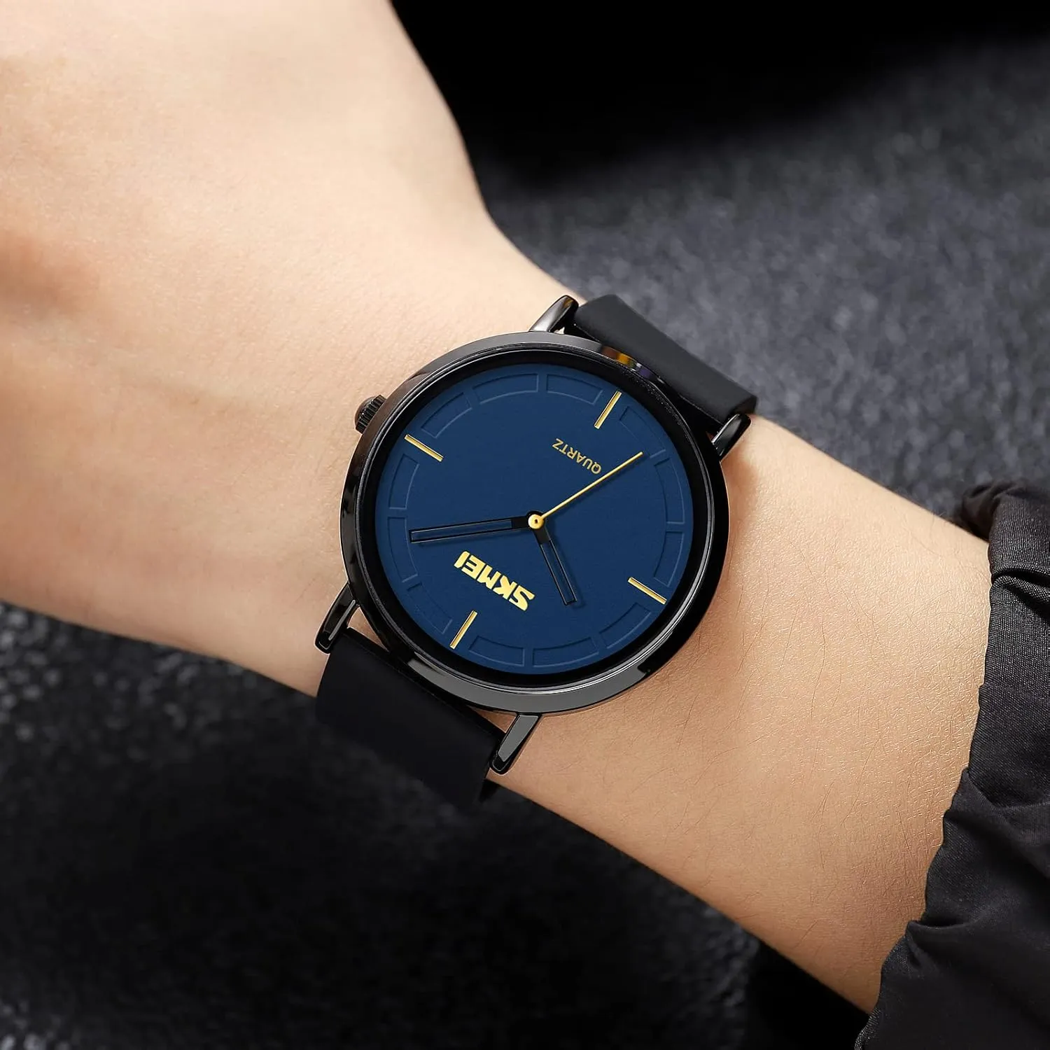 FANMIS Men's Fashion Minimalist Analog Quartz Watch Business Ultra-Thin Sports Military Watch Waterproof Calendar for Unisex Outdoor Watch with Silicone Strap
