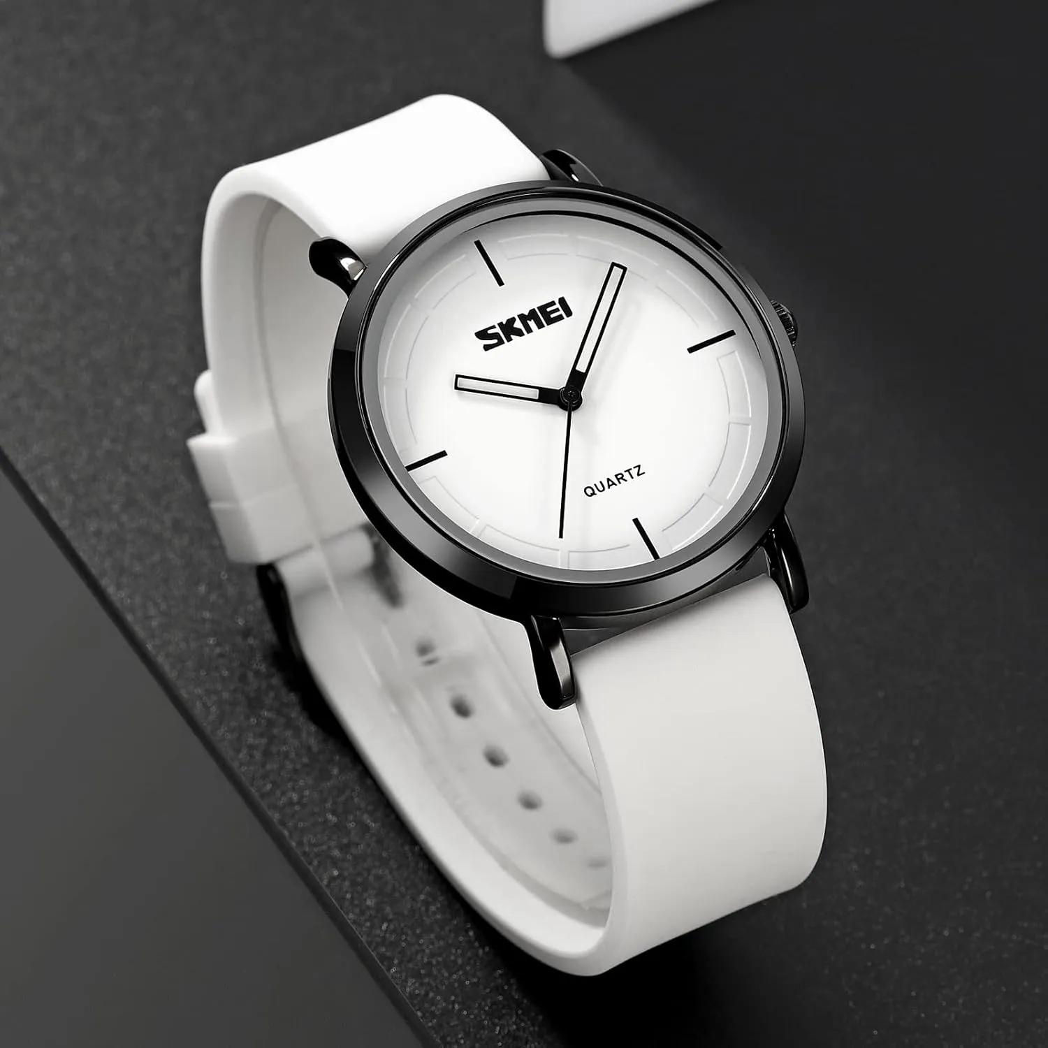 FANMIS Men's Fashion Minimalist Analog Quartz Watch Business Ultra-Thin Sports Military Watch Waterproof Calendar for Unisex Outdoor Watch with Silicone Strap