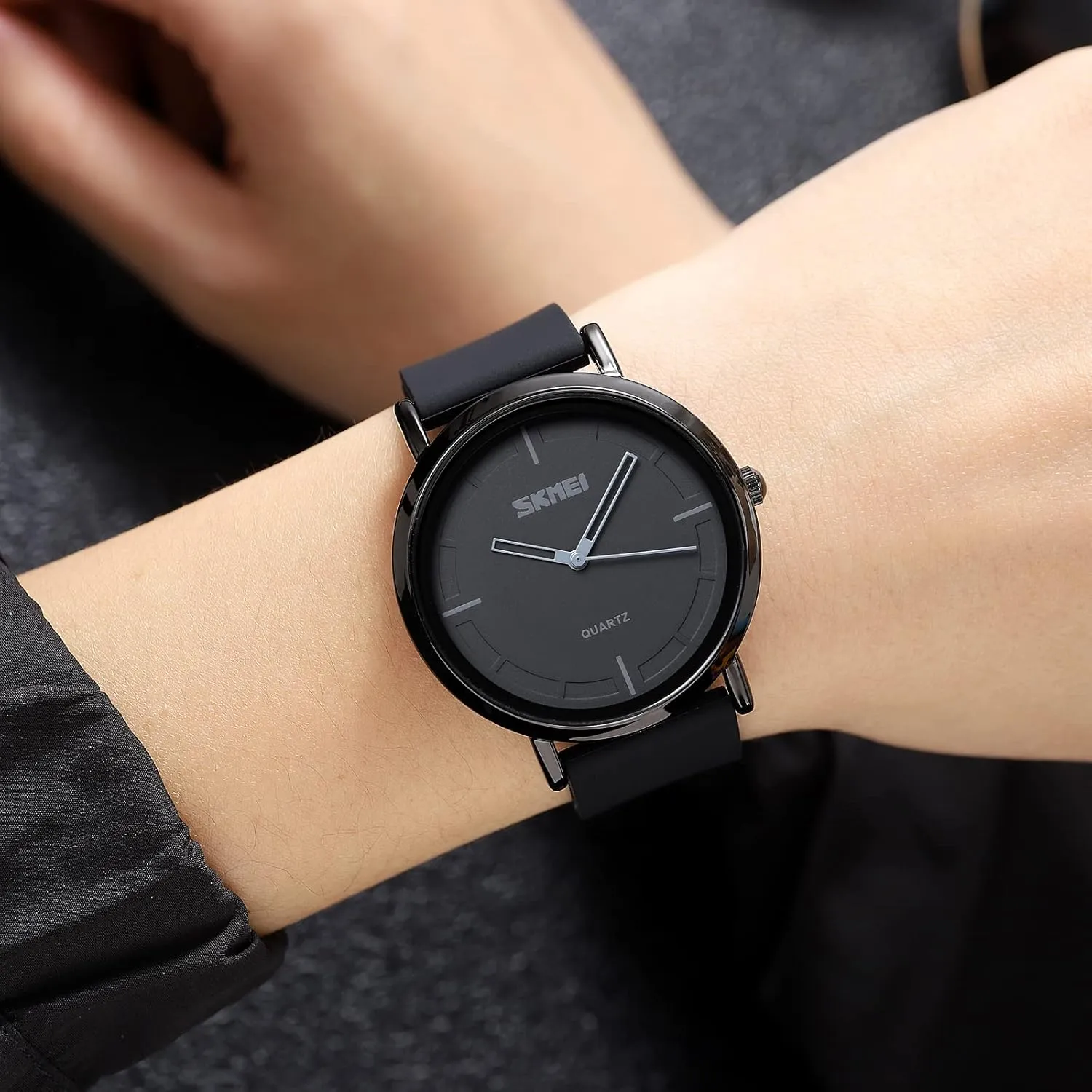 FANMIS Men's Fashion Minimalist Analog Quartz Watch Business Ultra-Thin Sports Military Watch Waterproof Calendar for Unisex Outdoor Watch with Silicone Strap