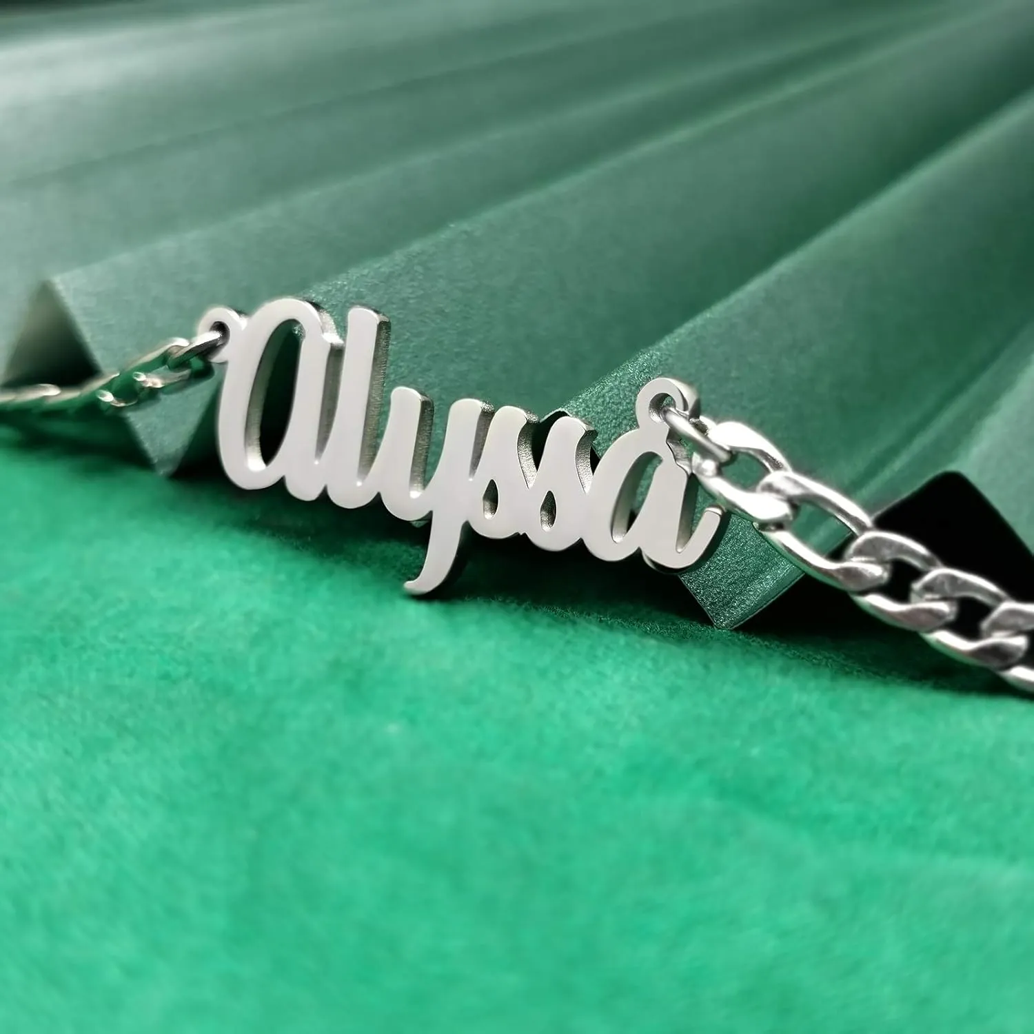 Name Necklace Personlized with Figaro Chain Link Initial Script Choker Pendant Necklace for Unisex