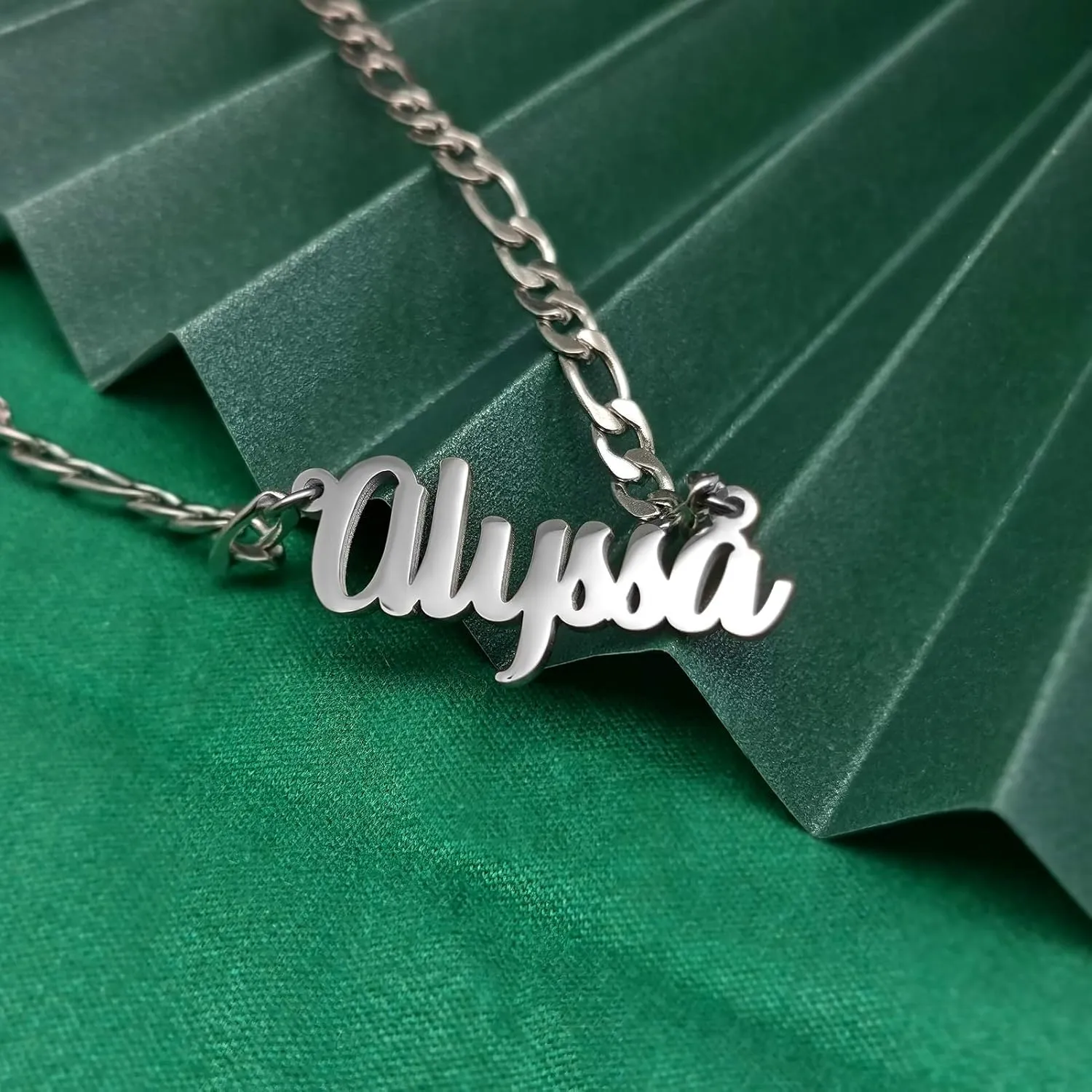 Name Necklace Personlized with Figaro Chain Link Initial Script Choker Pendant Necklace for Unisex