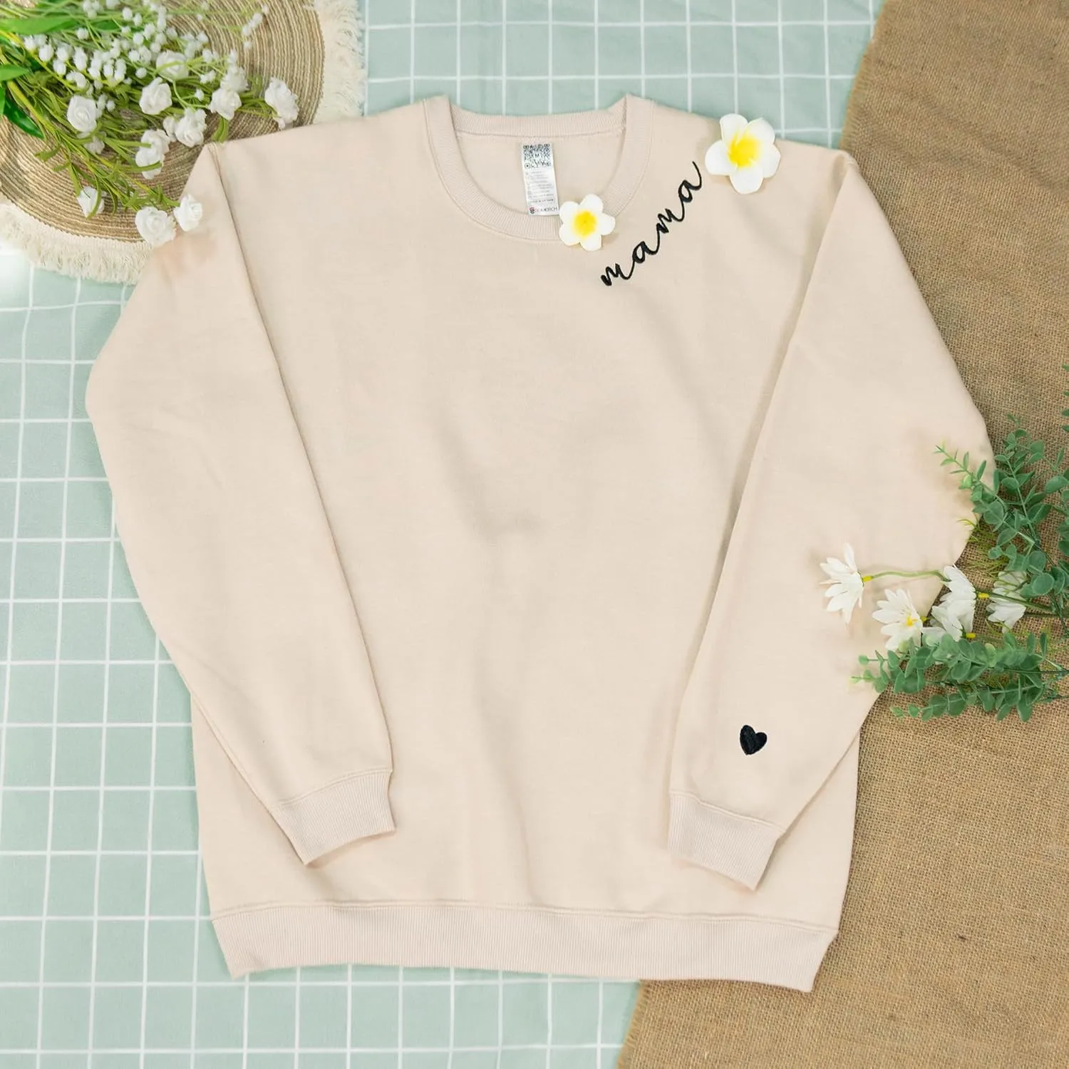 Nani - Mama Mom Embroidered Crewneck Sweatshirt Heart On Sleeve For Women -Gifts For Mom Mama Birthday Christmas Mothers Day