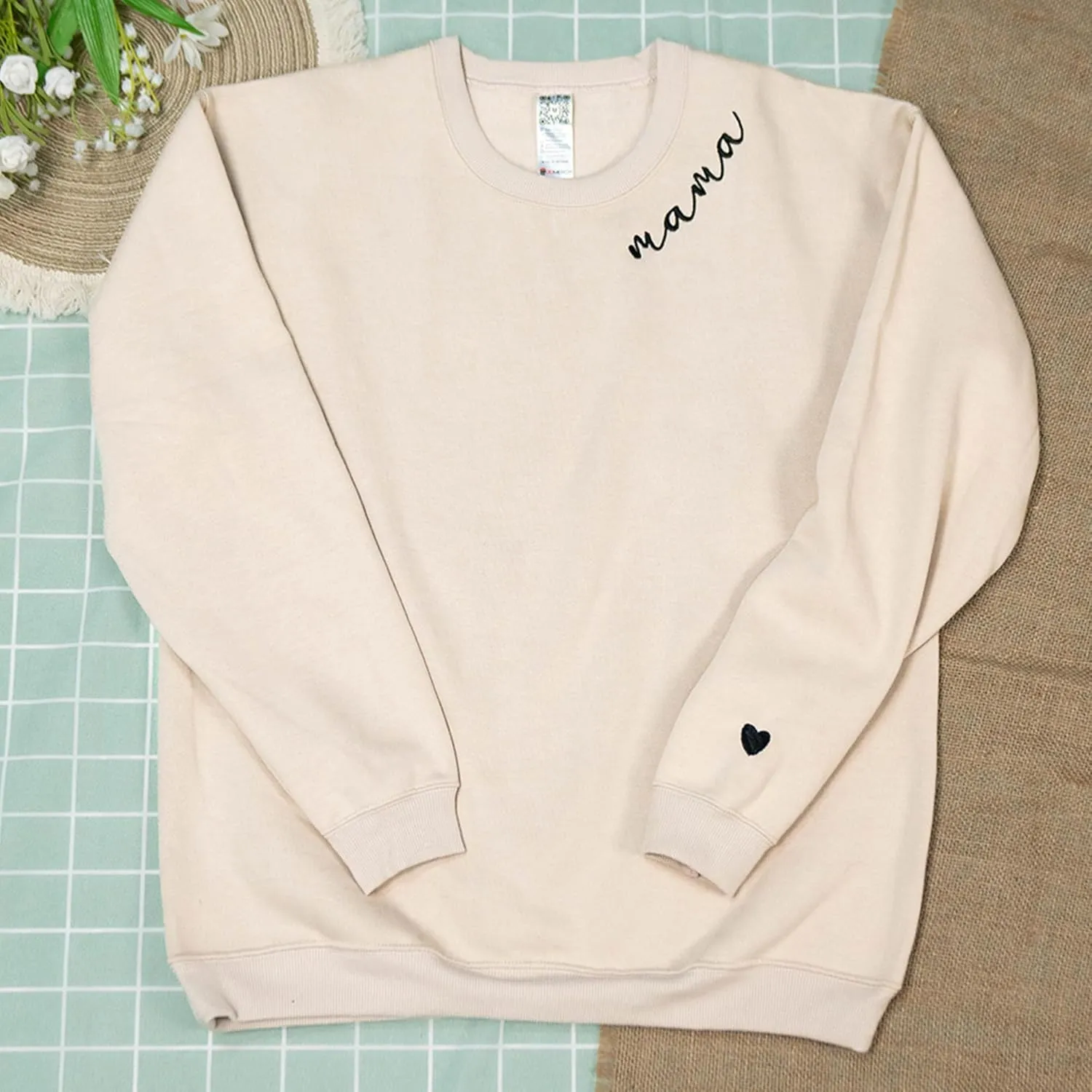 Nani - Mama Mom Embroidered Crewneck Sweatshirt Heart On Sleeve For Women -Gifts For Mom Mama Birthday Christmas Mothers Day