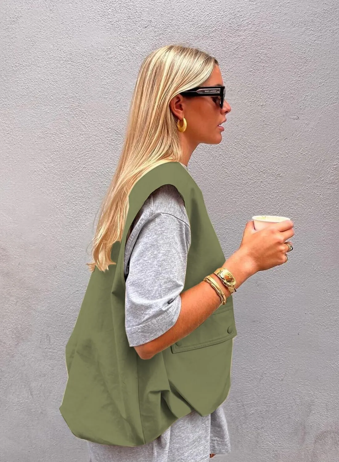 Women's Oversized Cargo Vest Casual Full Zip Up Ruched Hem Sleeveless Blazer Jackets Tops with Pockets